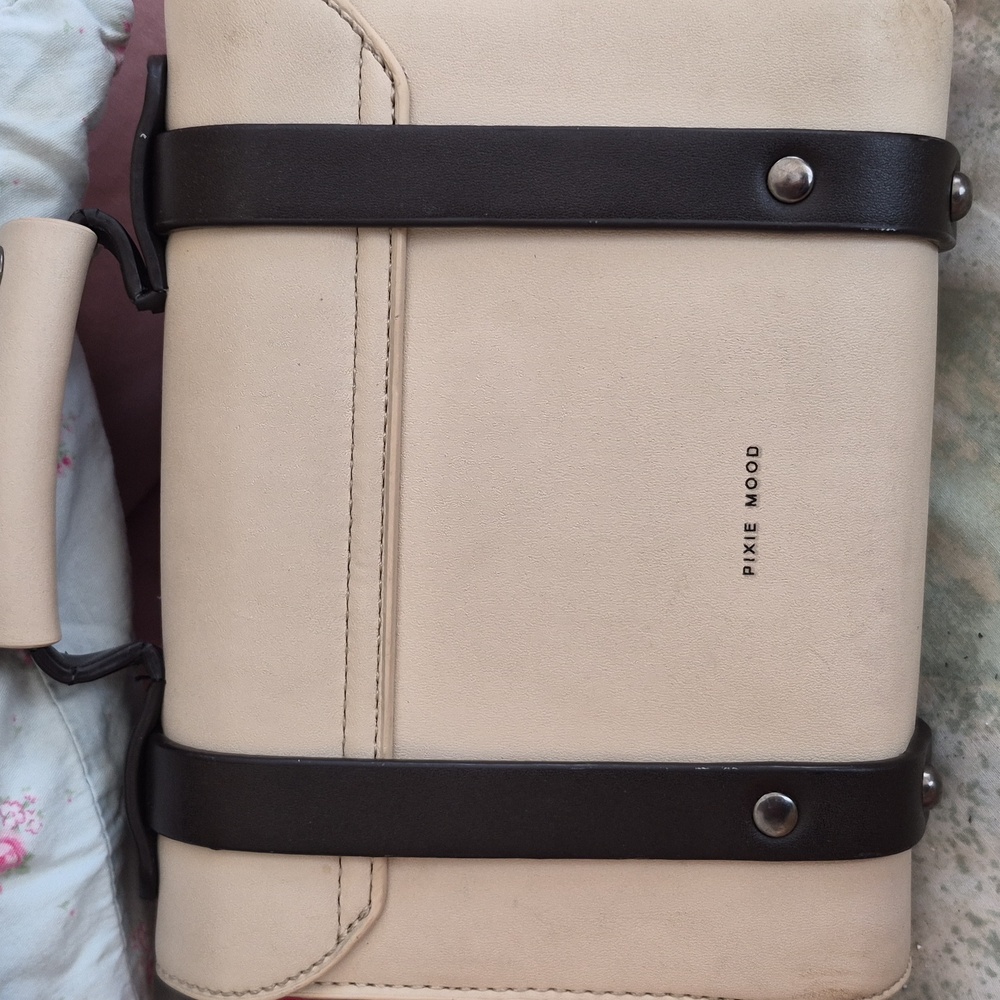 Pixie Mood Steph Vegan Leather beige/red Top Handle Boxy Crossbody Shoulder Bag - Picture 10 of 16